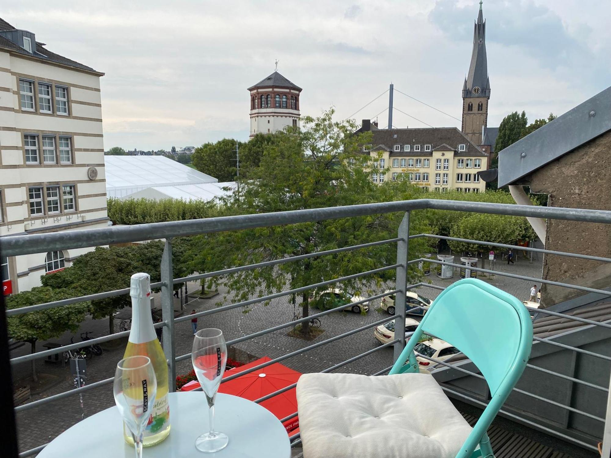 Avi City Burgplatz Apartments Дюселдорф Екстериор снимка